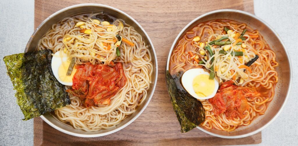 チゲスープ麺600円（税込）と冷麺600円（税込）