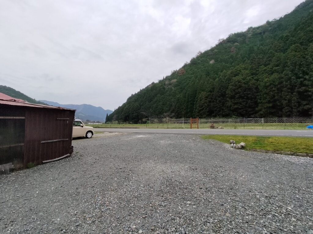 くるり-駐車場入り口