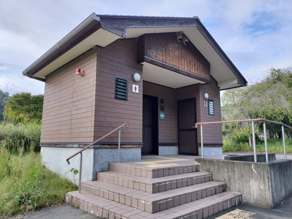 古座川付近のトイレ