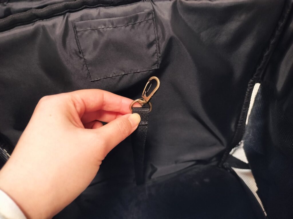 飛び出し防止具