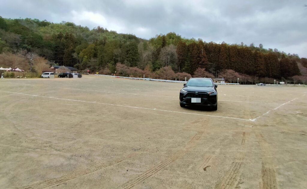 菖蒲谷池大駐車場