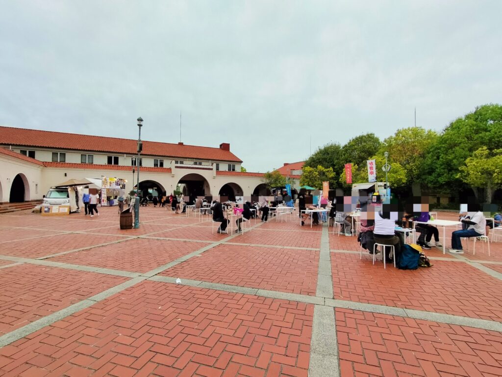 昼過ぎの中央広場